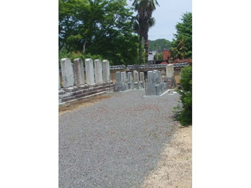 隣華院墓地