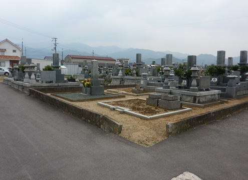 長覚寺・西方苑墓地