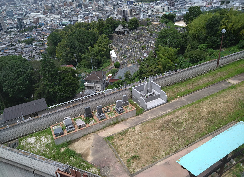 黄金山墓苑