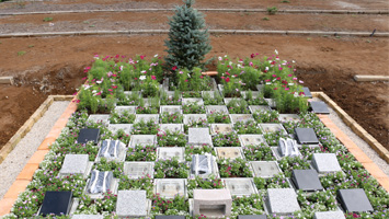 八ヶ岳　岩窪墓苑　ガーデニング型樹木葬「フラワージュ」