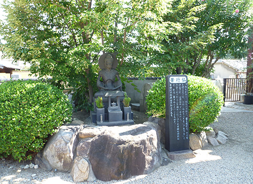 銀山寺墓地