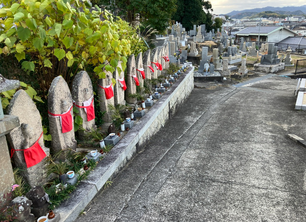 信達市場区共同墓地