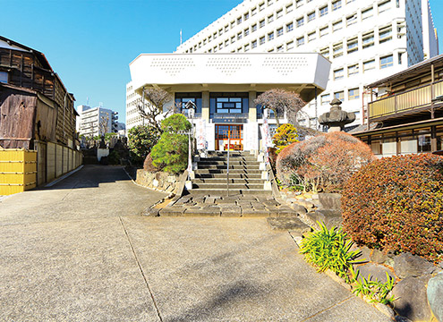 宝泉寺　陽の当たる納骨堂「蓮香」