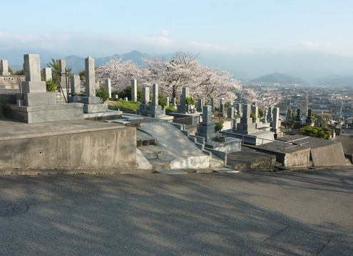 東温市営　志津川墓園