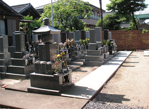 覚王院墓苑