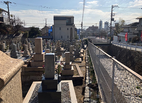 岡本東墓地