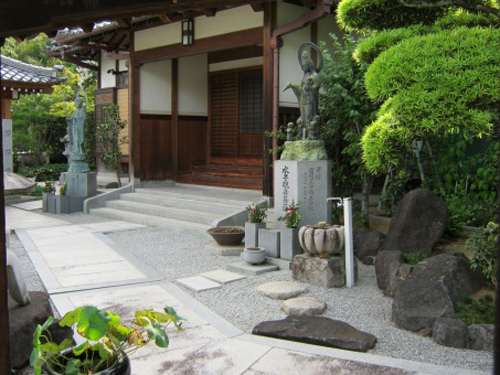 興正寺霊園
