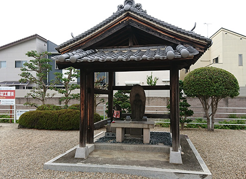 五位堂共同墓地