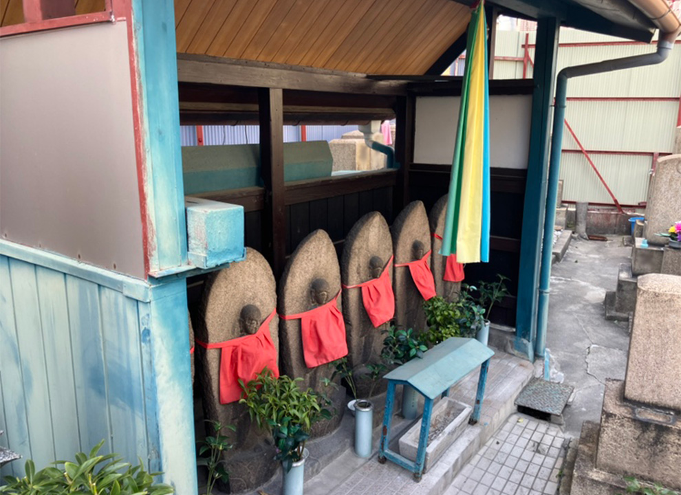 十三共同墓地