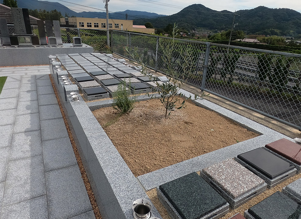 志和聖地霊苑 樹木葬・永代供養墓　さくらとオリーブ