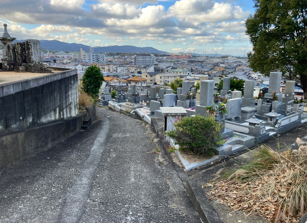 信達市場区共同墓地