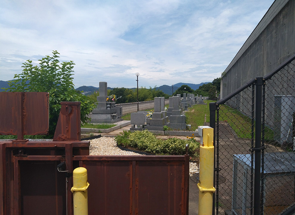 黄金山墓苑