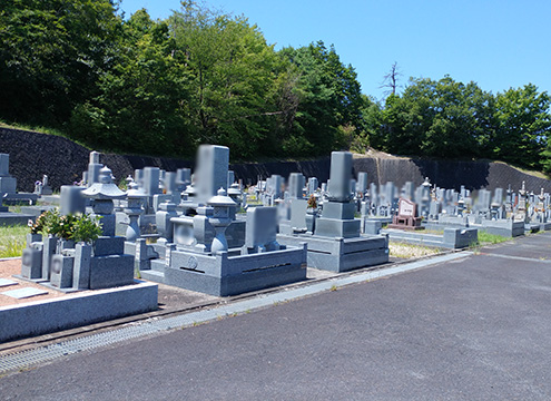 名張市営　東山墓園