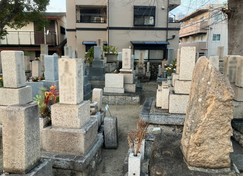 鬼塚墓地