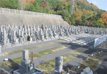 澄んだ空気と豊かな自然溢れる霊園